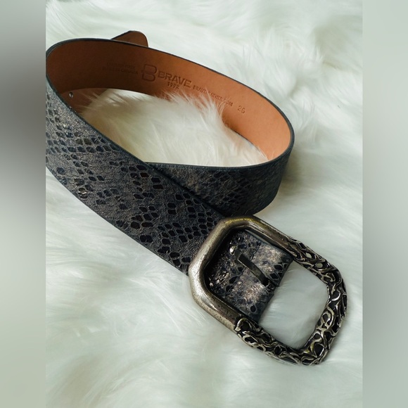 🇨🇦 Brave Leather Collection - Blue Leather with Silver - Picture 2 of 8